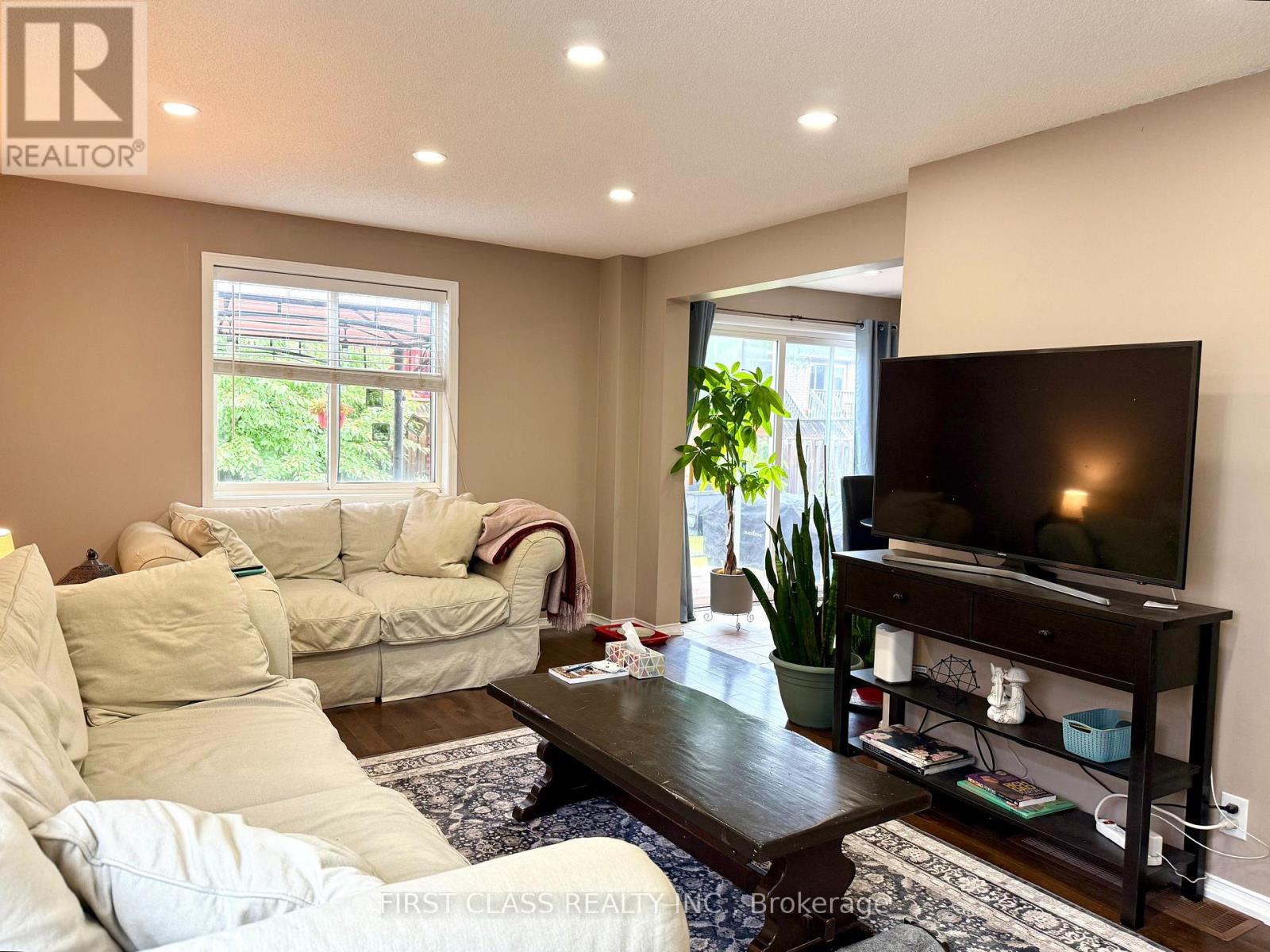 Photo 3 of 13 Benjamin Lane, Barrie ON