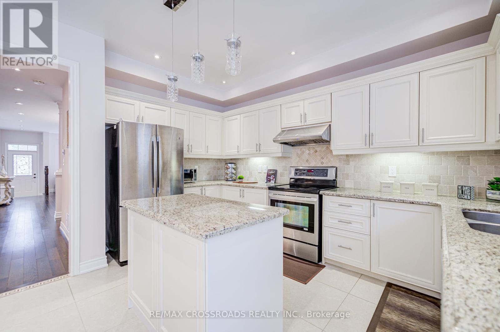 Photo 11 of 187 Summeridge Drive, Vaughan ON