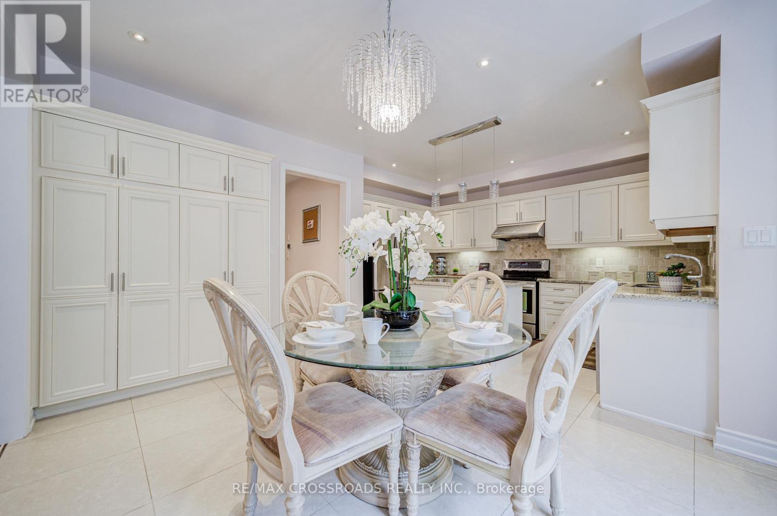 Photo 9 of 187 Summeridge Drive, Vaughan ON