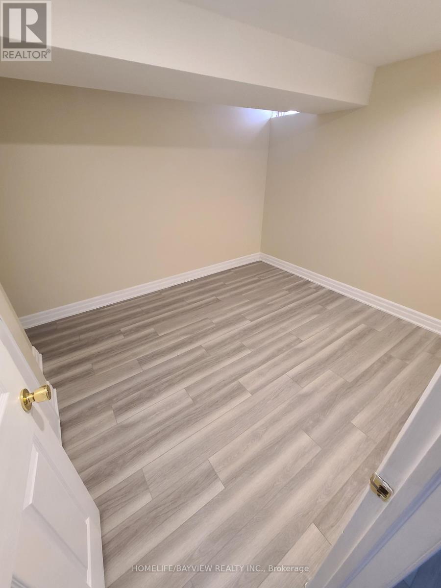 Photo 5 of Bsmnt 29 Northgate Crescent, Richmond Hill ON