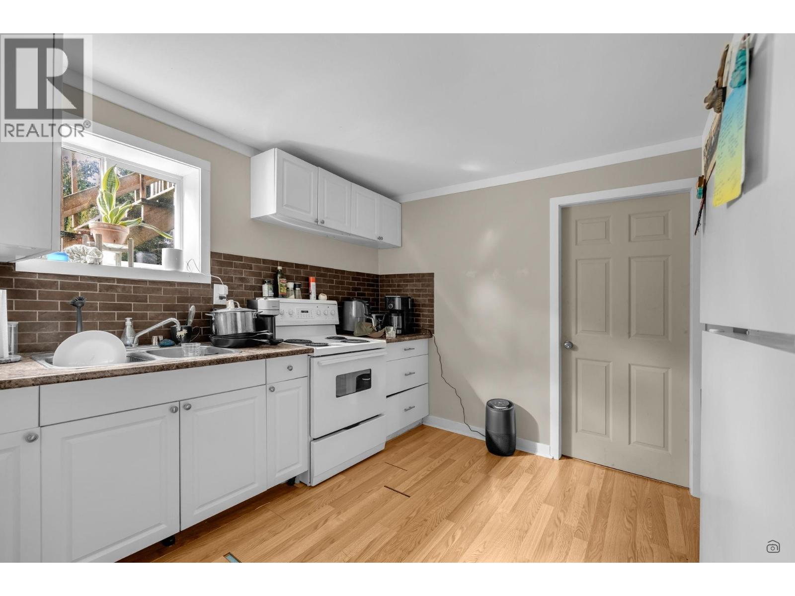 Photo 8 of 12155 Gee Street, Maple Ridge BC