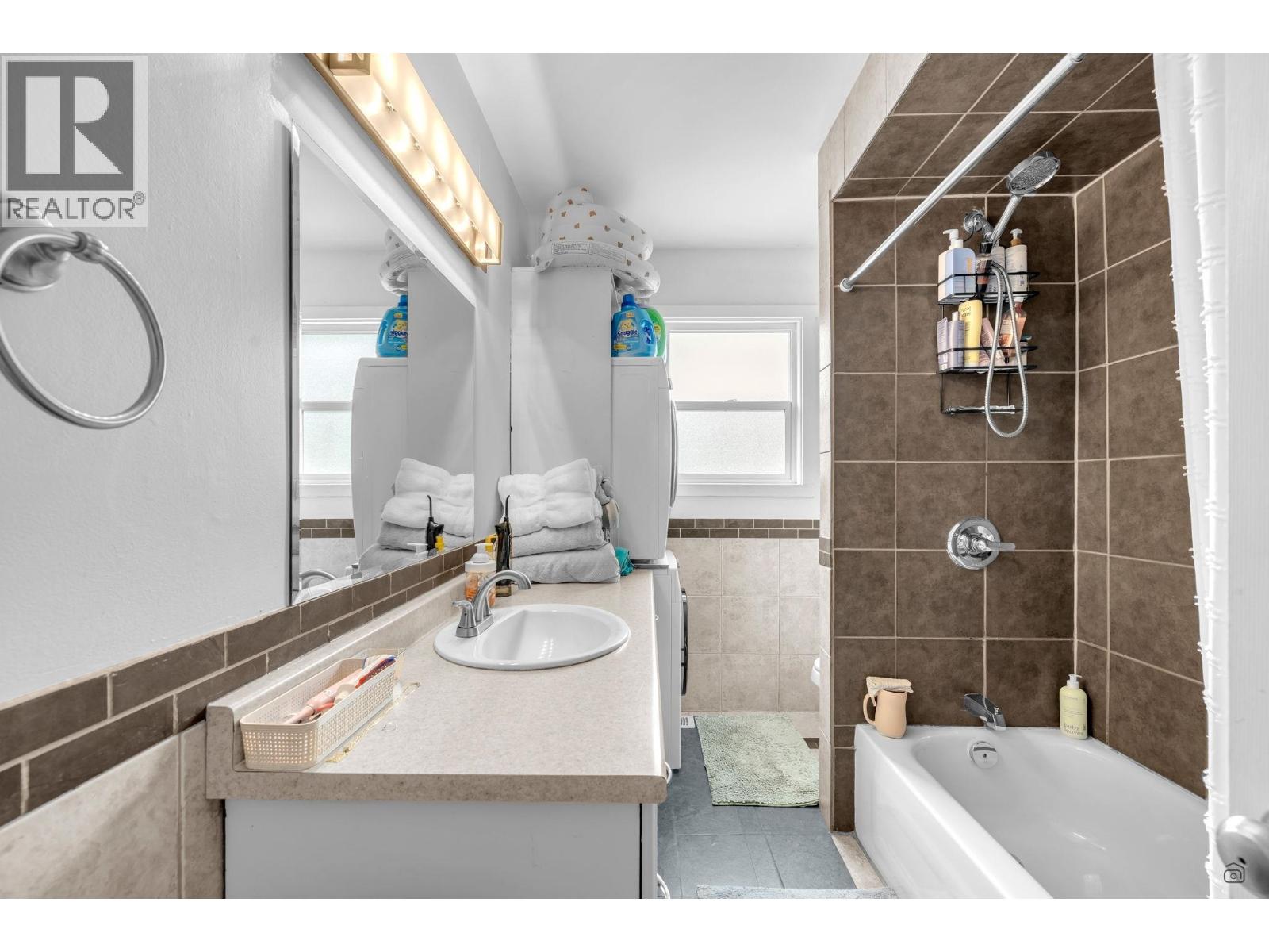 Photo 4 of 12155 Gee Street, Maple Ridge BC