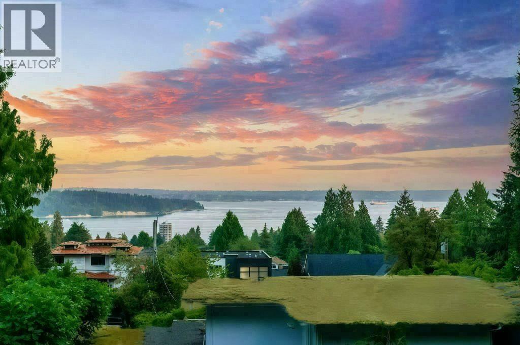 Photo 1 of 1550 Palmerston Avenue, West Vancouver BC