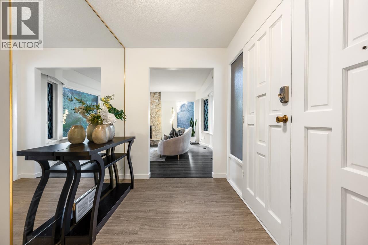 Photo 4 of 1550 Palmerston Avenue, West Vancouver BC