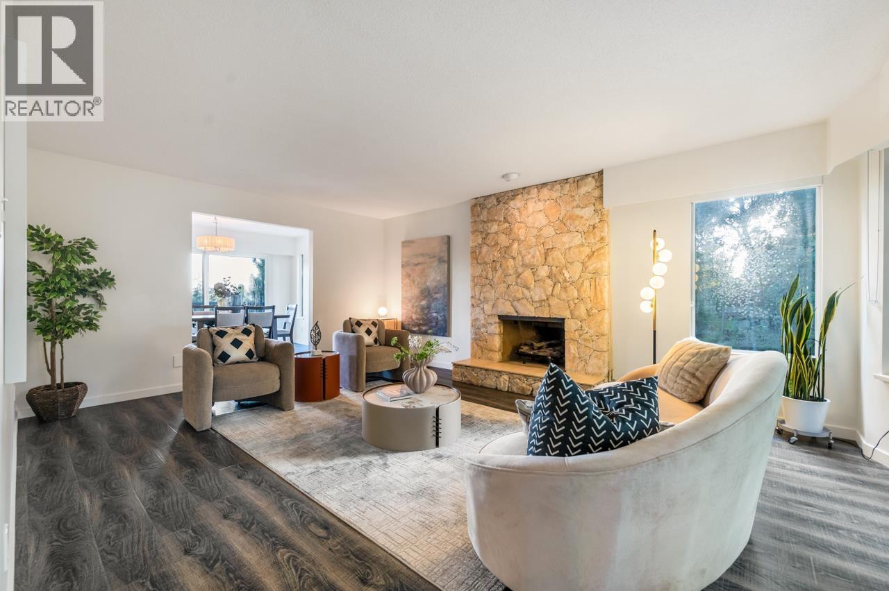Photo 2 of 1550 Palmerston Avenue, West Vancouver BC