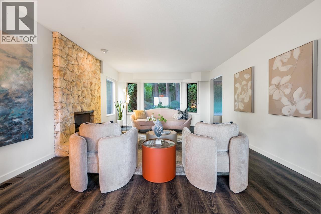 Photo 3 of 1550 Palmerston Avenue, West Vancouver BC