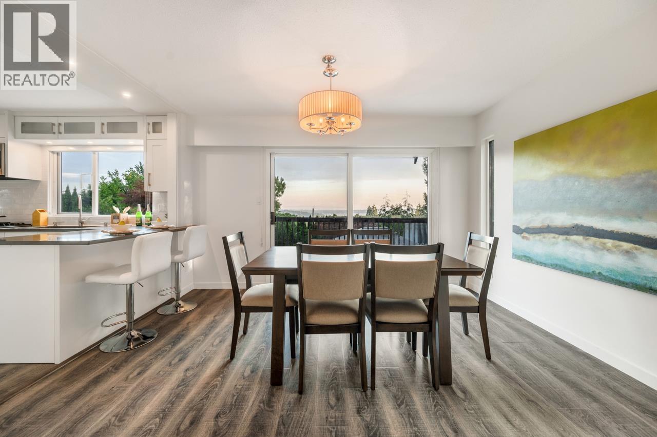 Photo 5 of 1550 Palmerston Avenue, West Vancouver BC