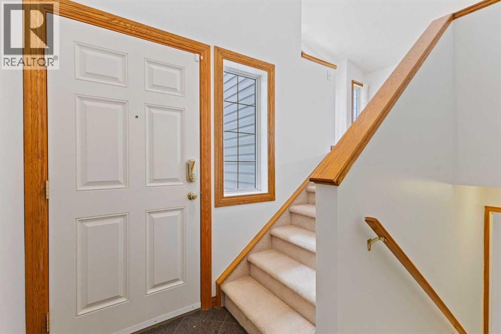 Photo 5 of 9095 Scurfield Drive Nw, Calgary AB