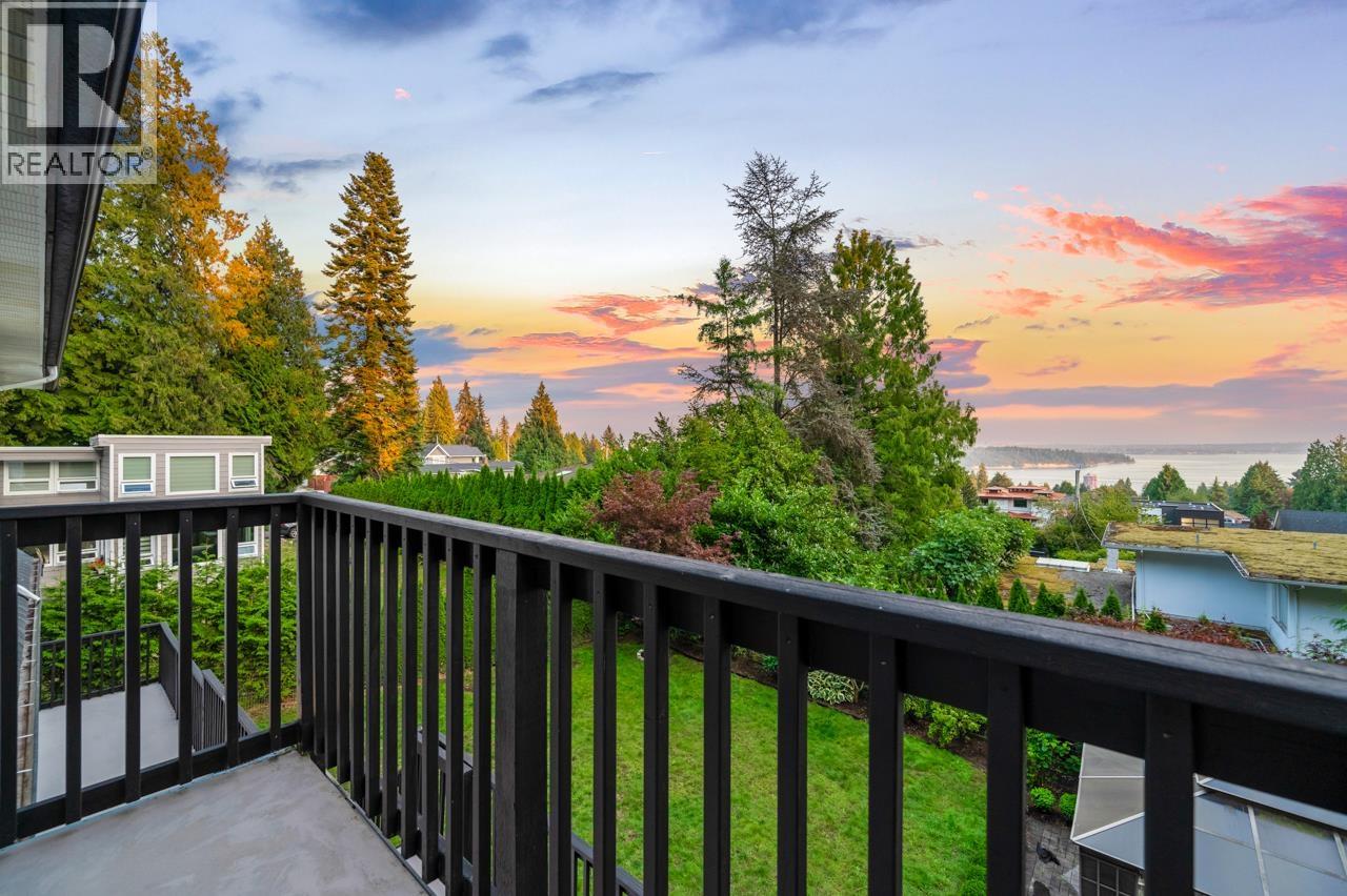 Photo 27 of 1550 Palmerston Avenue, West Vancouver BC