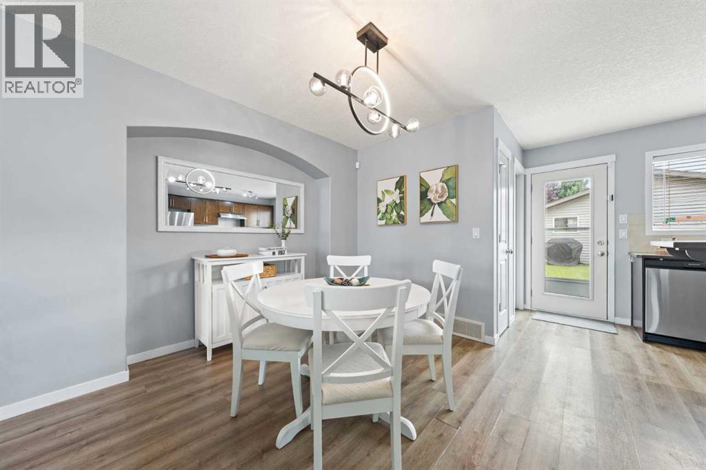 Photo 8 of 186 Cranberry Close Se, Calgary AB