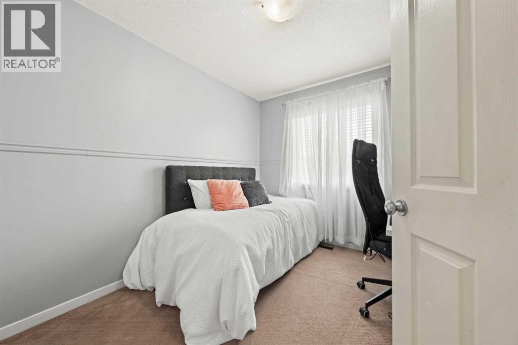 Photo 19 of 186 Cranberry Close Se, Calgary AB