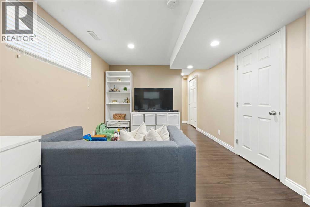 Photo 25 of 186 Cranberry Close Se, Calgary AB