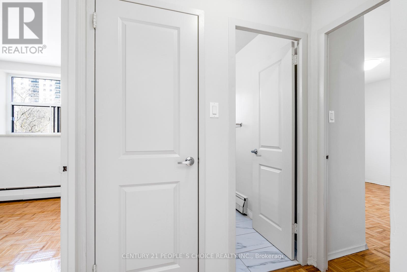 Photo 11 of 307 1219 Dundas Street W, Mississauga ON