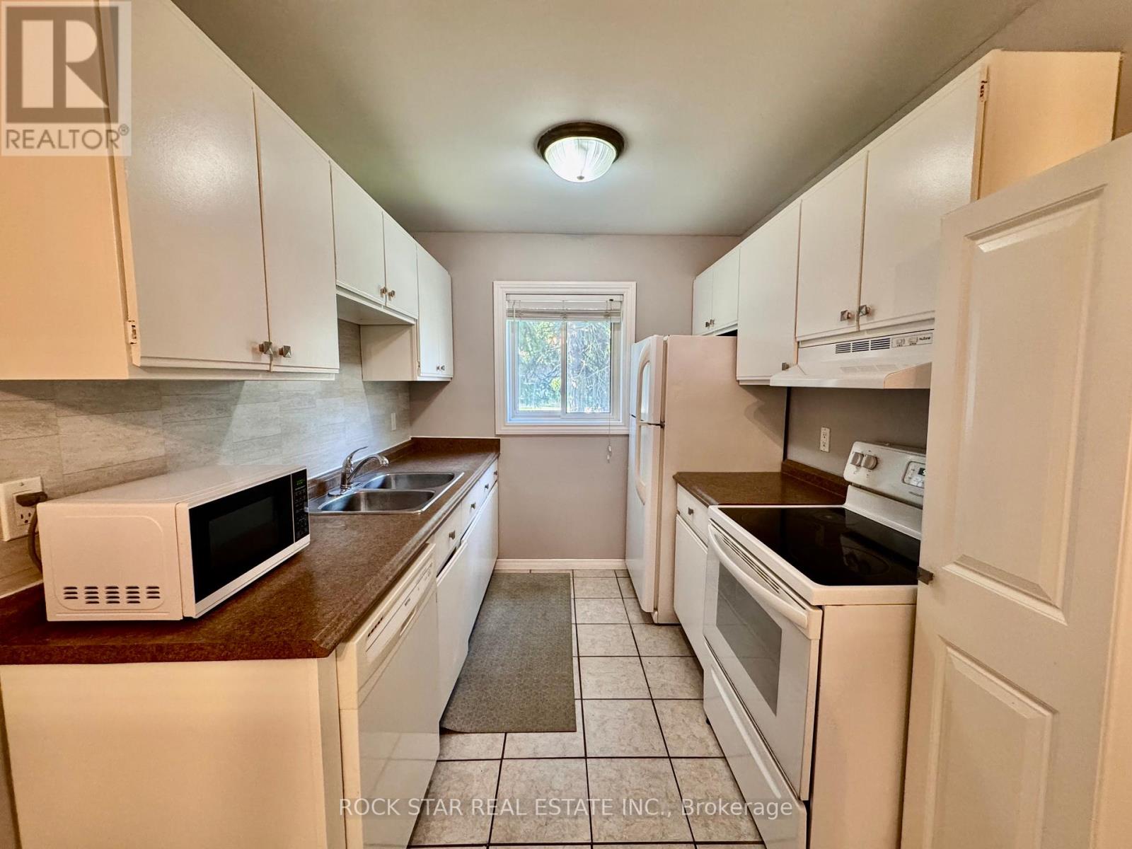 Photo 11 of 1 2 Cedar Drive, Orangeville ON
