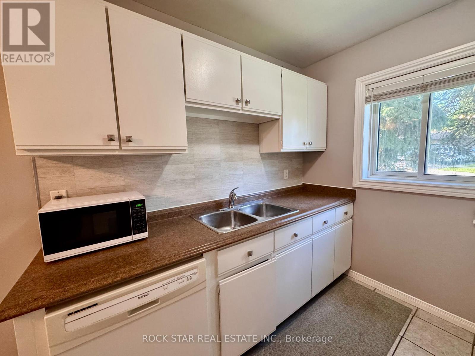 Photo 13 of 1 2 Cedar Drive, Orangeville ON