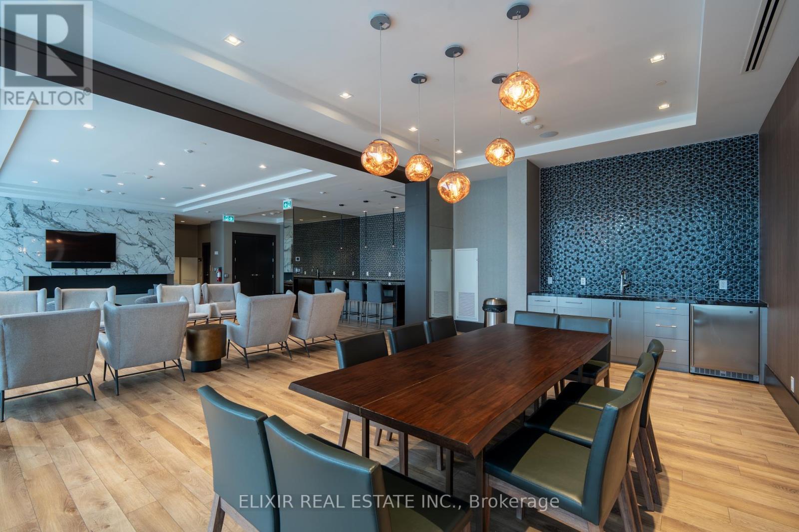 Photo 19 of 615 4208 Dundas Street W, Toronto ON
