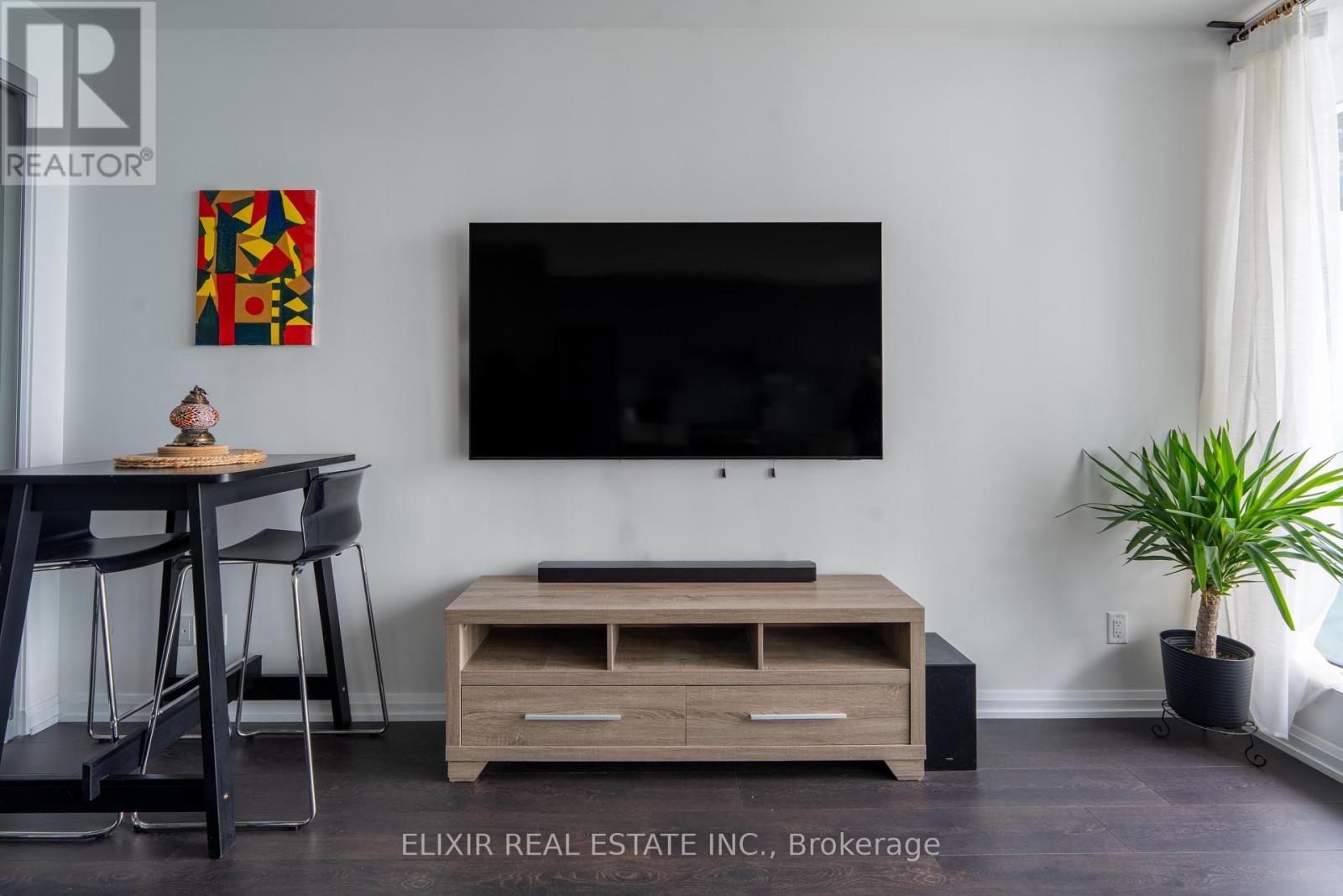 Photo 2 of 615 4208 Dundas Street W, Toronto ON