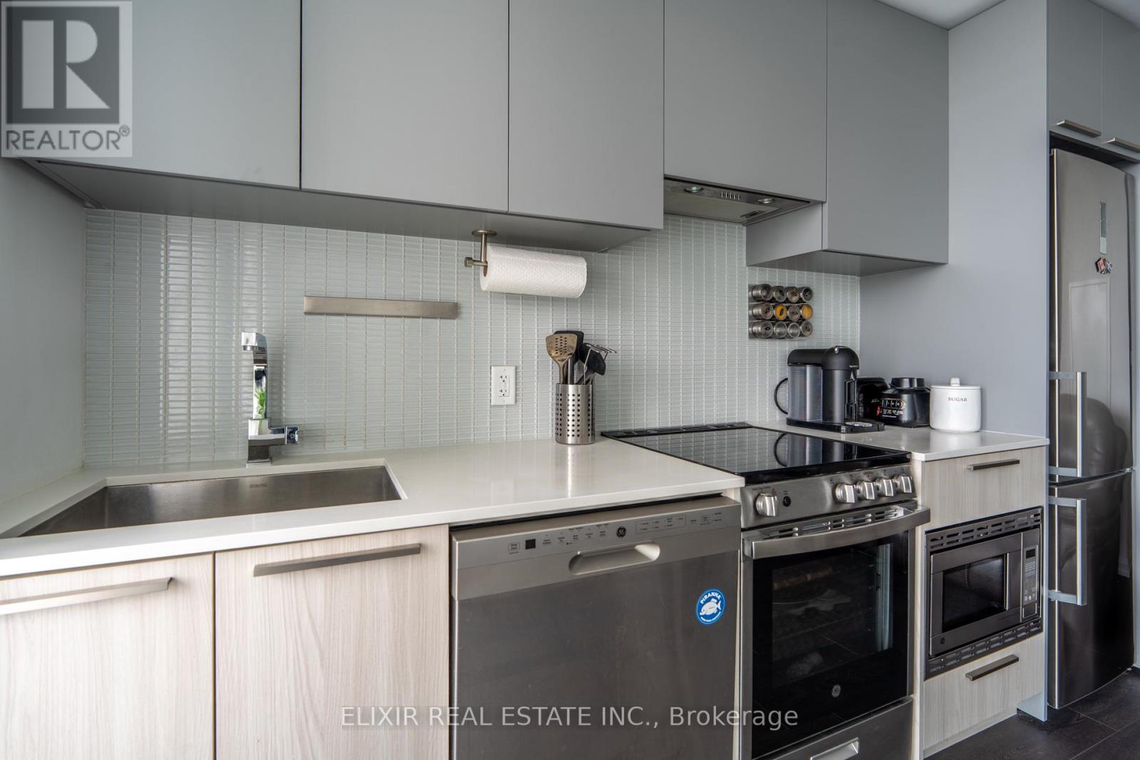 Photo 3 of 615 4208 Dundas Street W, Toronto ON