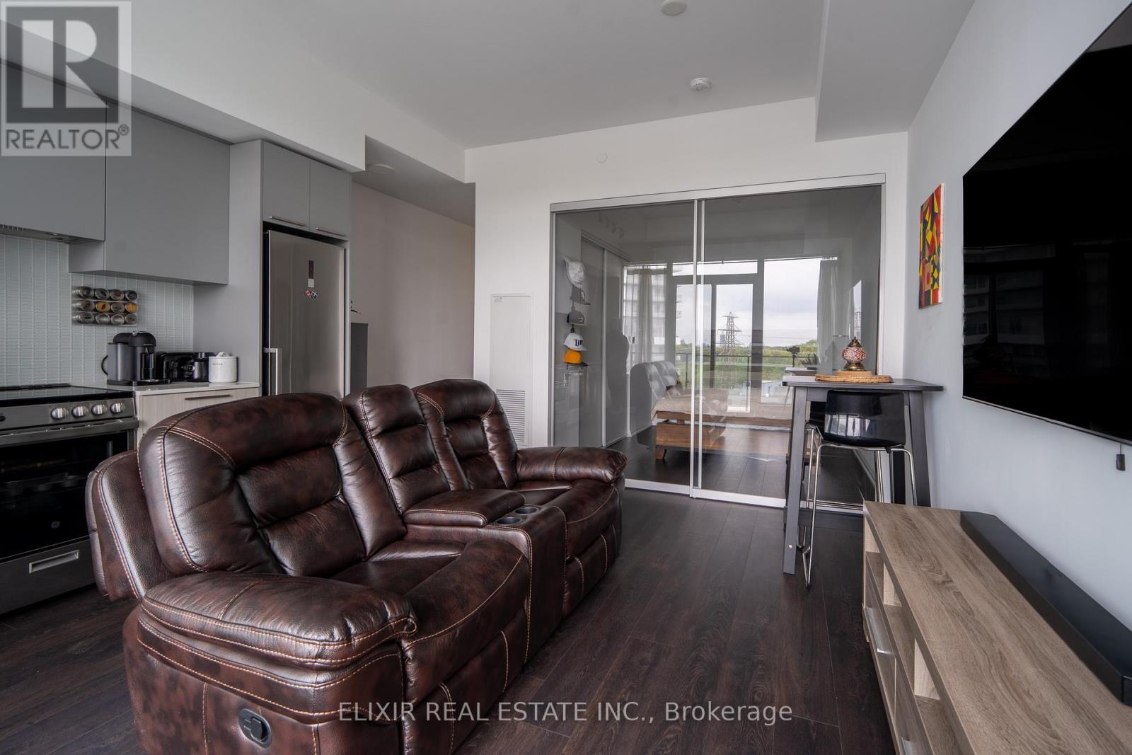 Photo 4 of 615 4208 Dundas Street W, Toronto ON