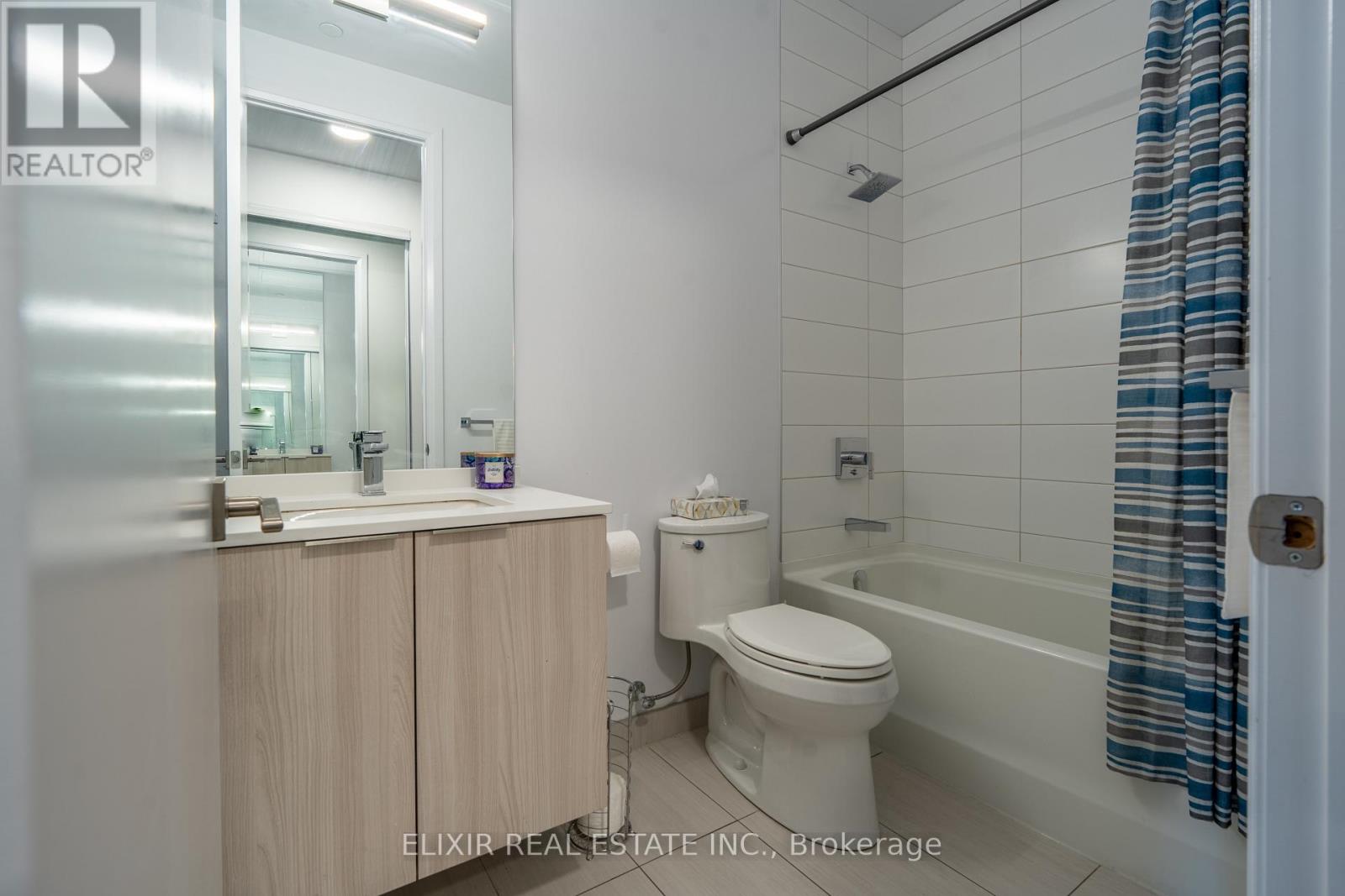 Photo 8 of 615 4208 Dundas Street W, Toronto ON