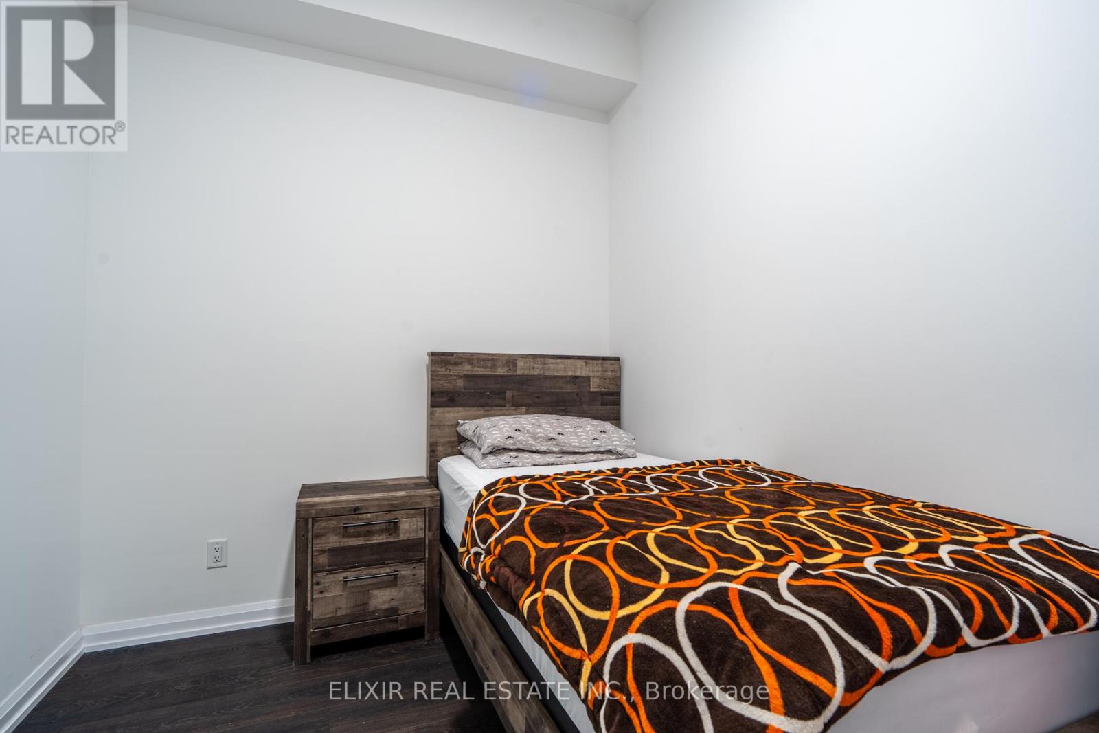 Photo 9 of 615 4208 Dundas Street W, Toronto ON