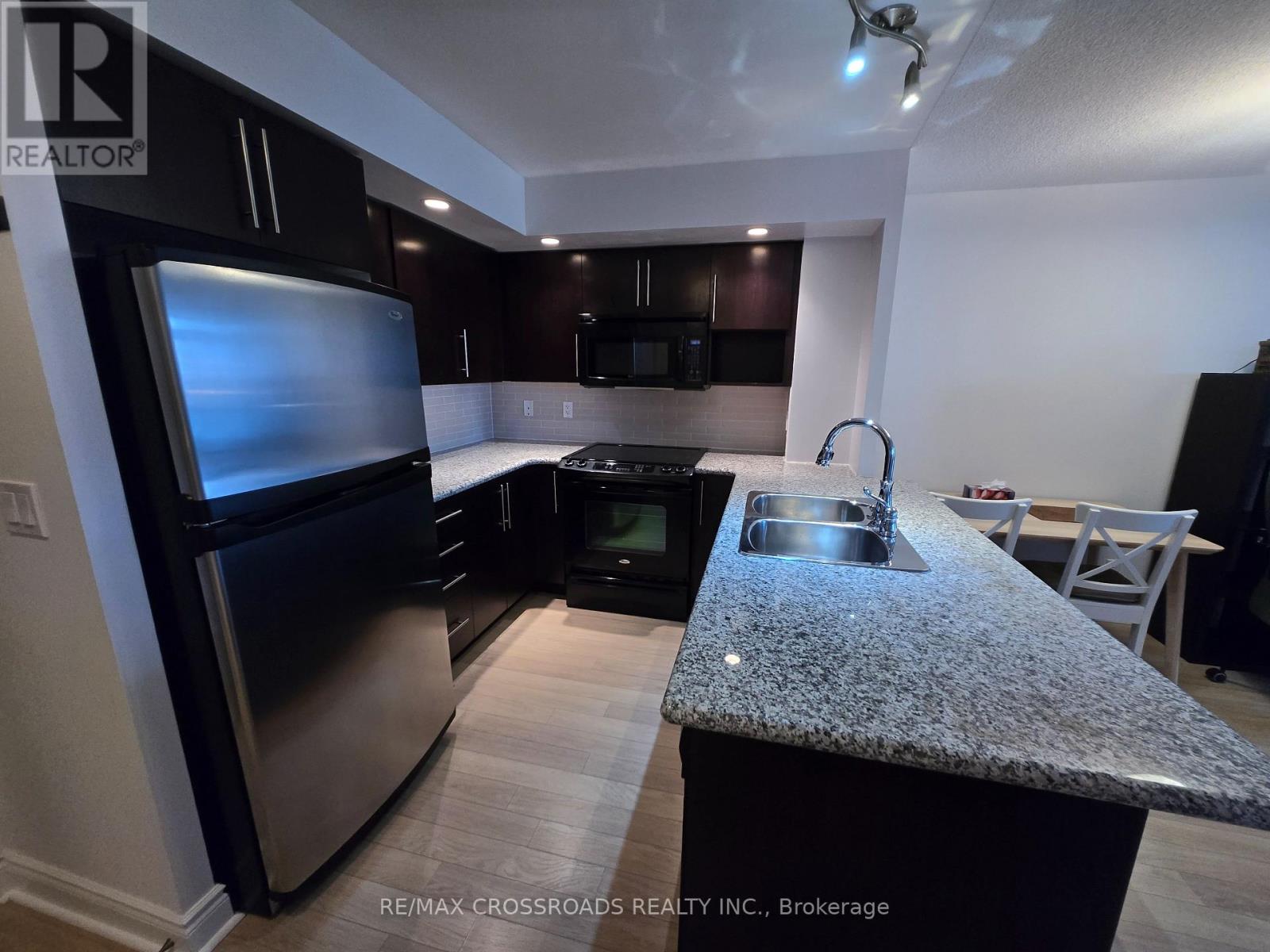 Photo 10 of 659 23 Cox Boulevard, Markham ON