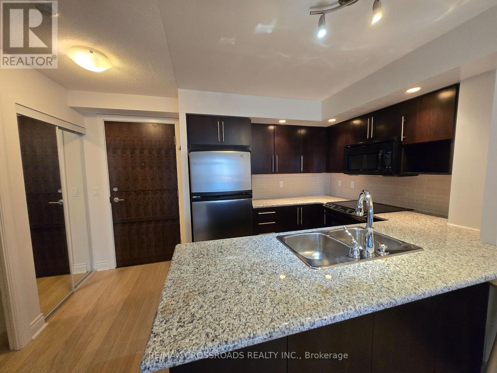 Photo 2 of 659 23 Cox Boulevard, Markham ON