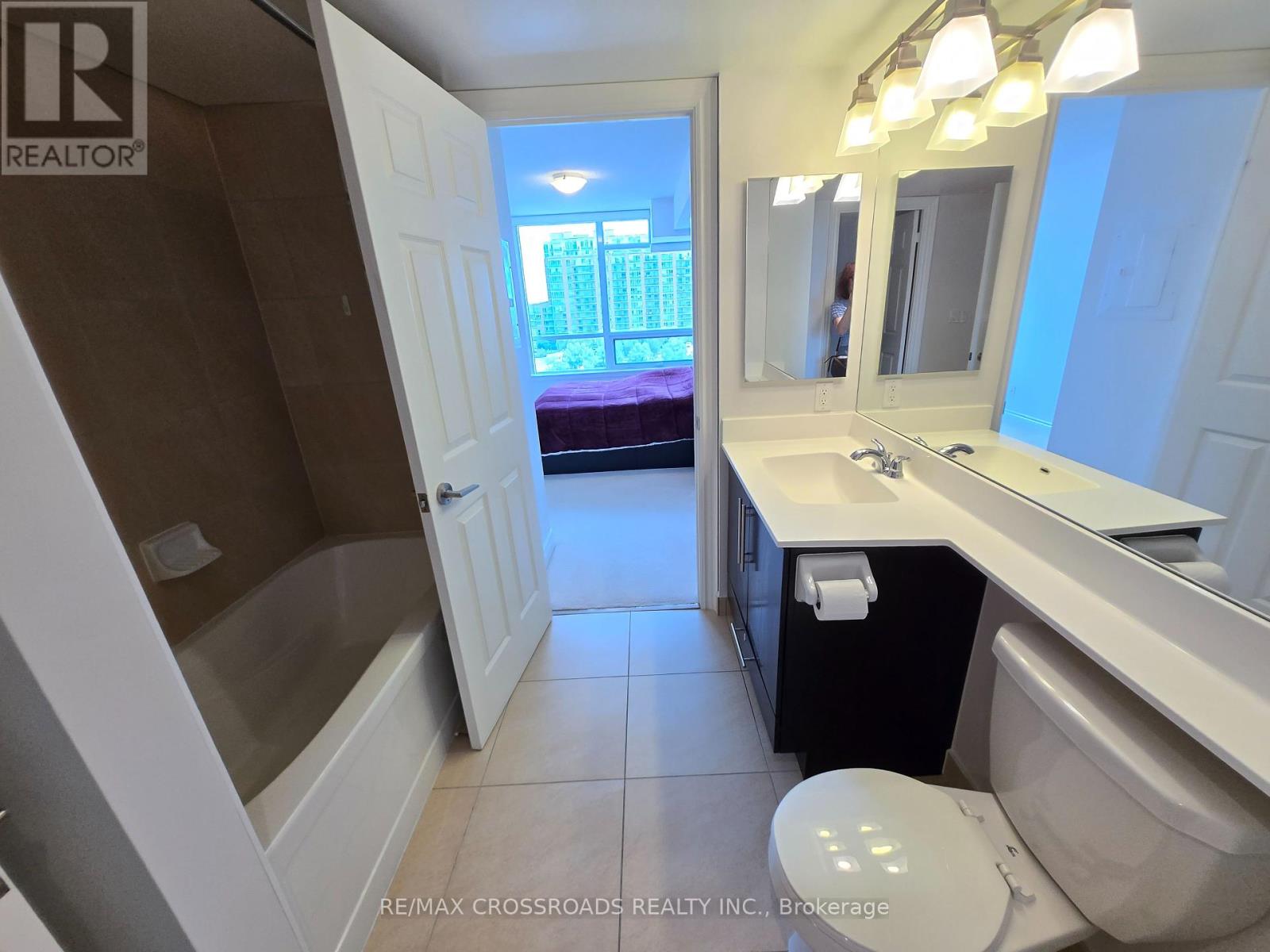 Photo 11 of 659 23 Cox Boulevard, Markham ON