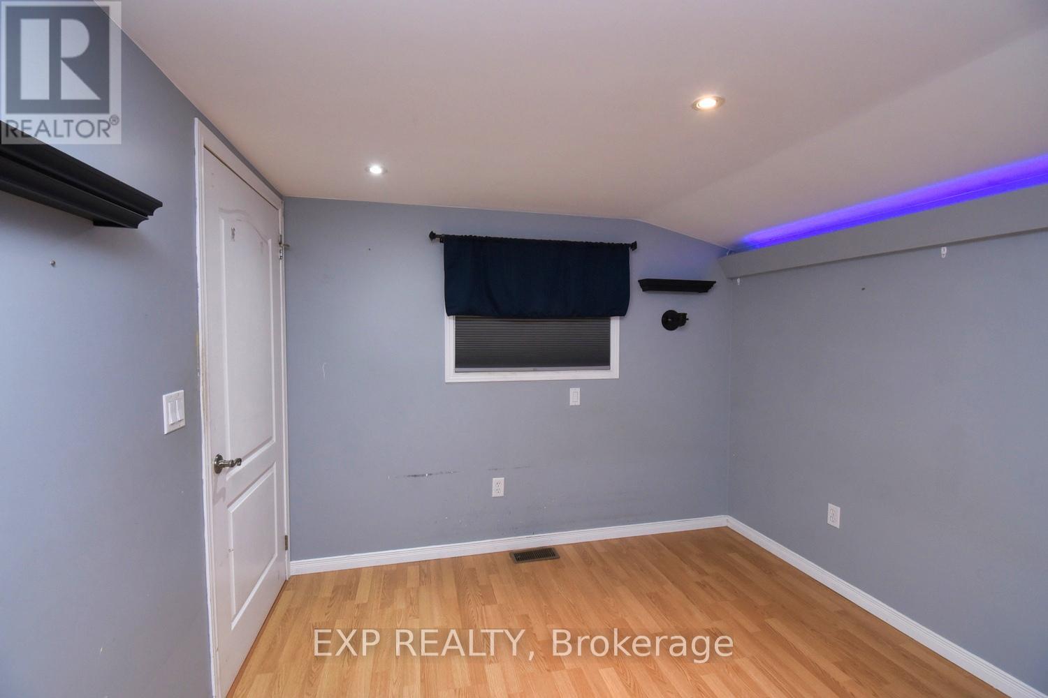 Photo 11 of 139 Chestnut Avenue, Brantford ON