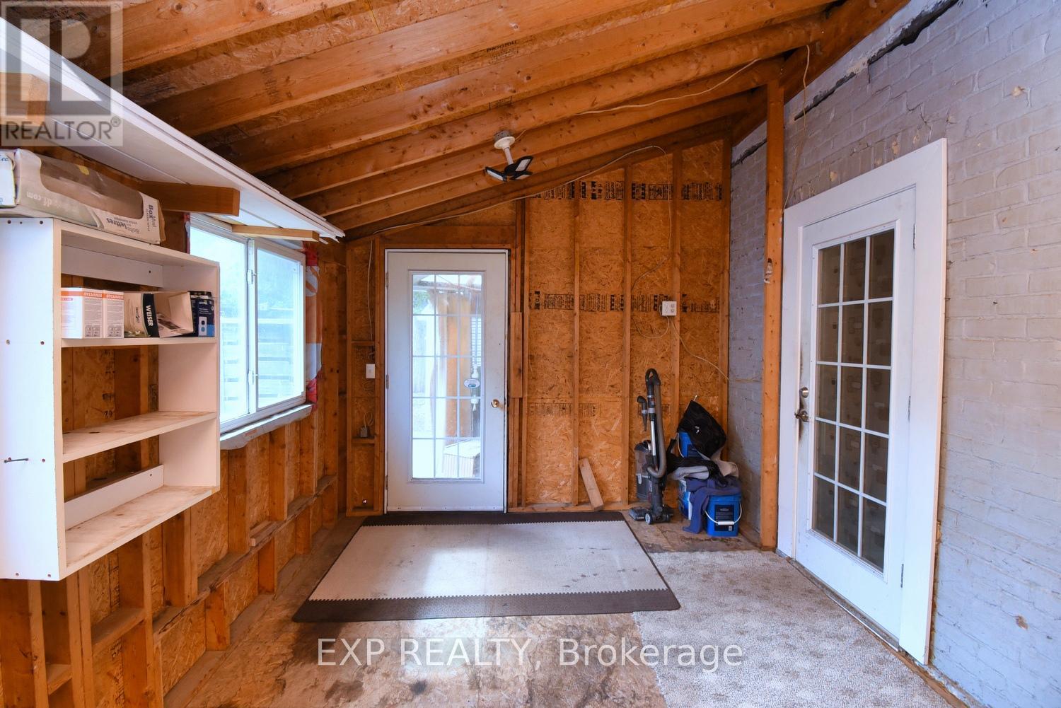Photo 14 of 139 Chestnut Avenue, Brantford ON