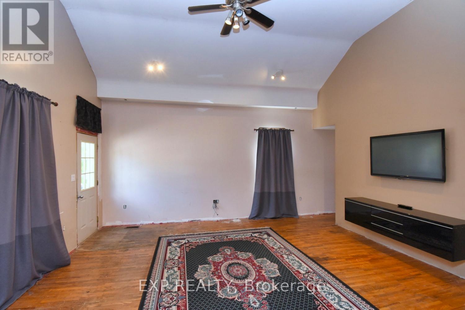 Photo 2 of 139 Chestnut Avenue, Brantford ON