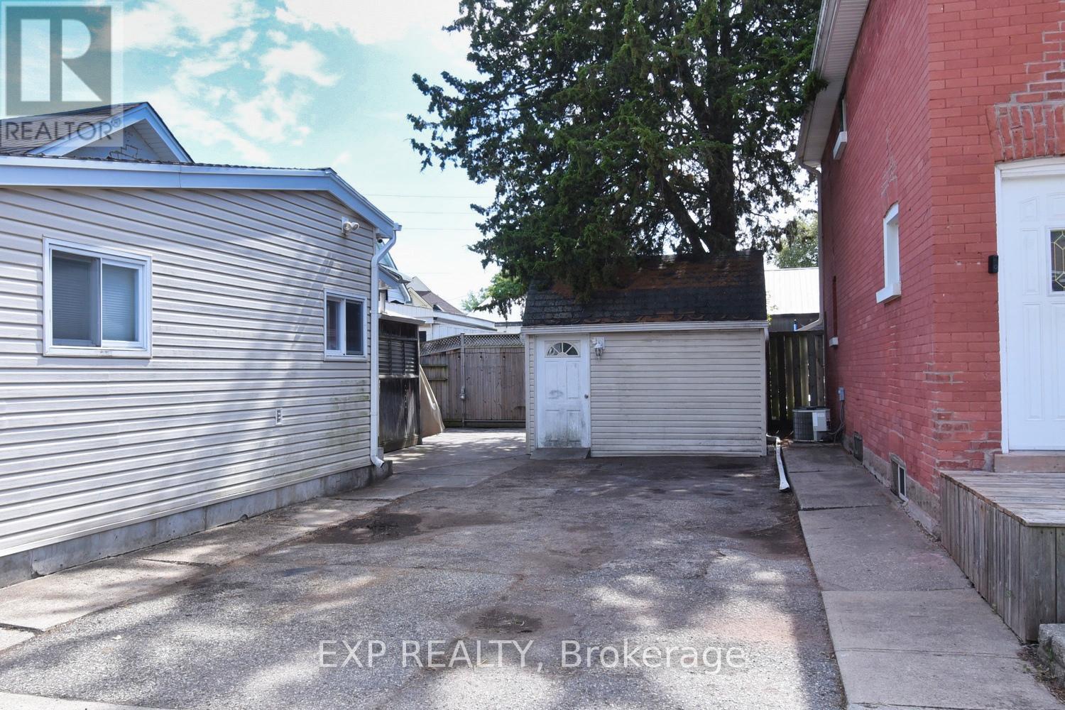 Photo 21 of 139 Chestnut Avenue, Brantford ON