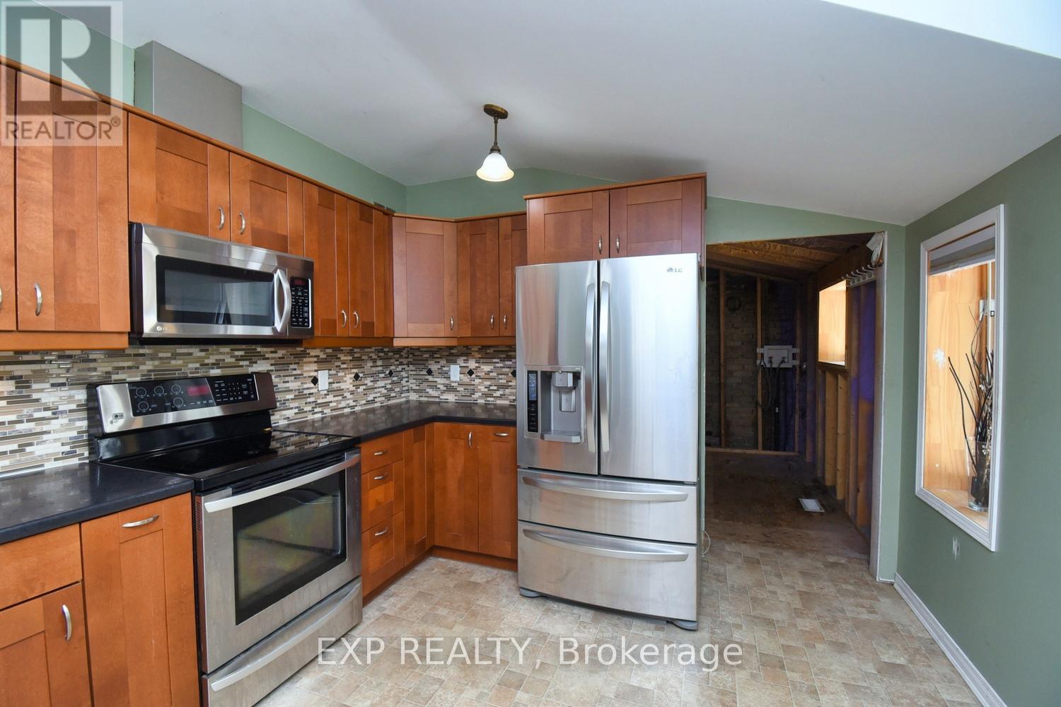Photo 7 of 139 Chestnut Avenue, Brantford ON