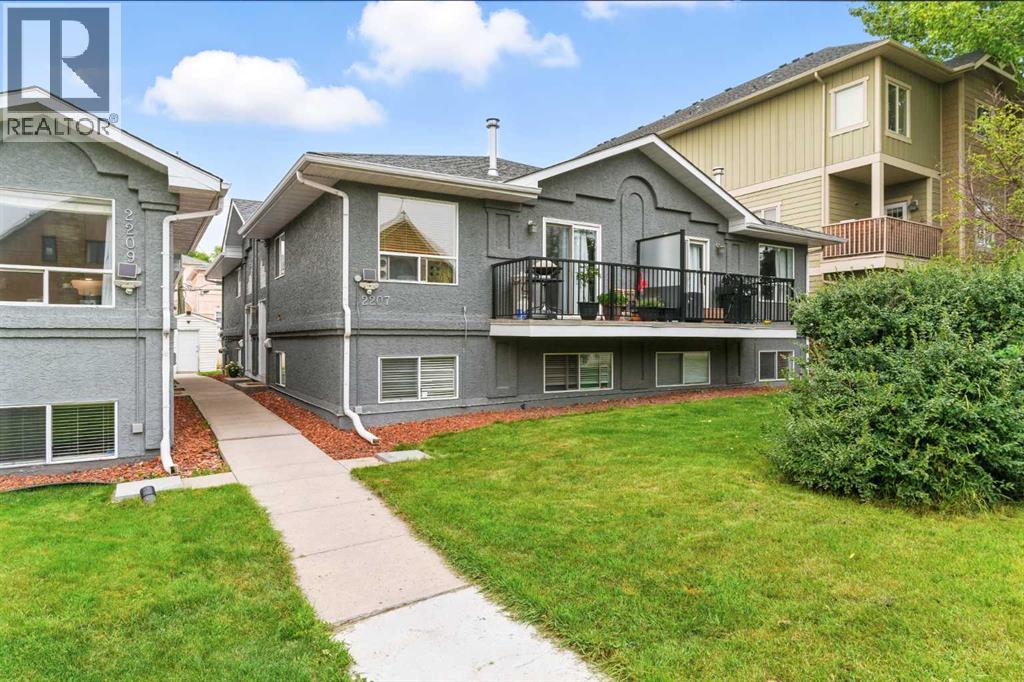 Photo 1 of 2 2207 28 Street Sw, Calgary AB
