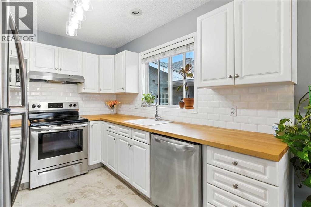 Photo 10 of 2 2207 28 Street Sw, Calgary AB