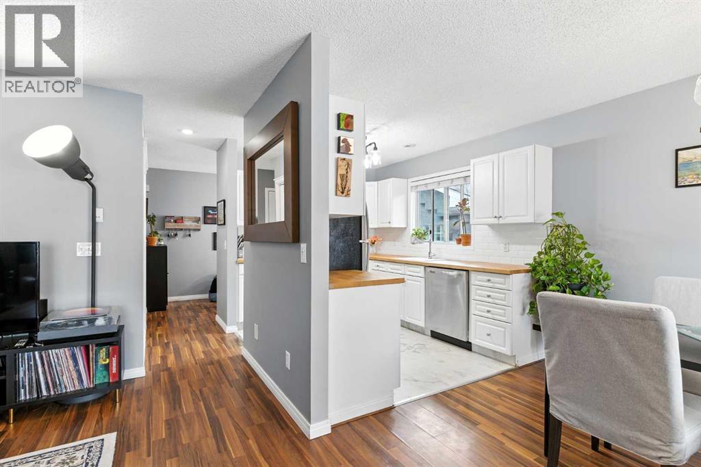 Photo 8 of 2 2207 28 Street Sw, Calgary AB