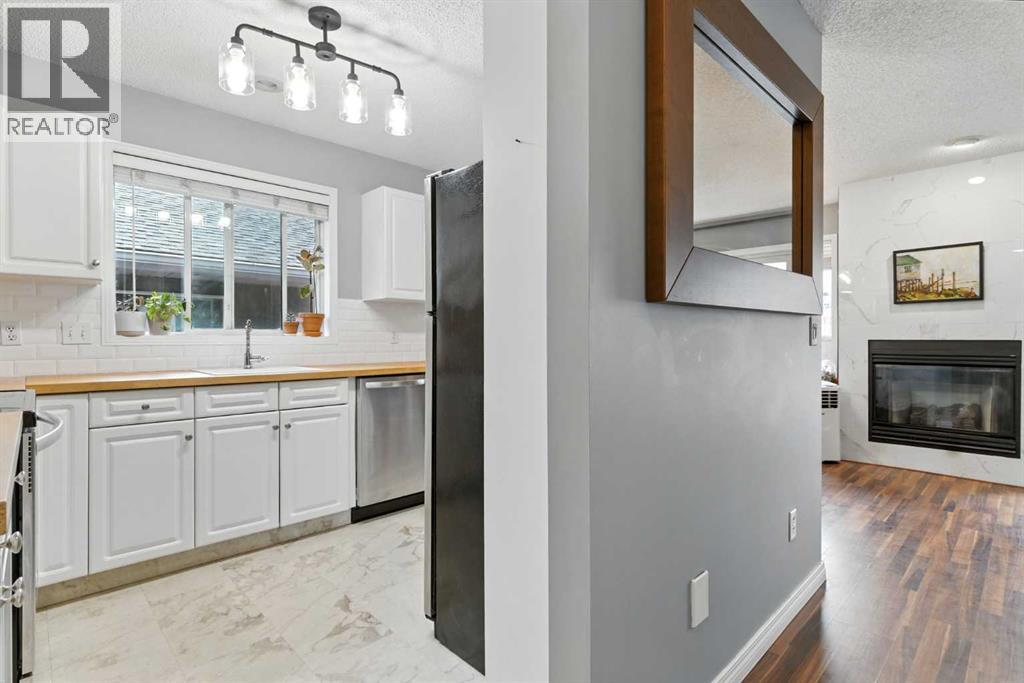 Photo 9 of 2 2207 28 Street Sw, Calgary AB