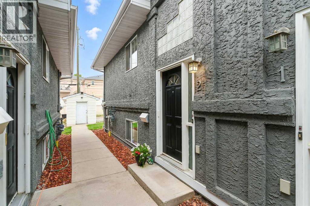 Photo 2 of 2 2207 28 Street Sw, Calgary AB