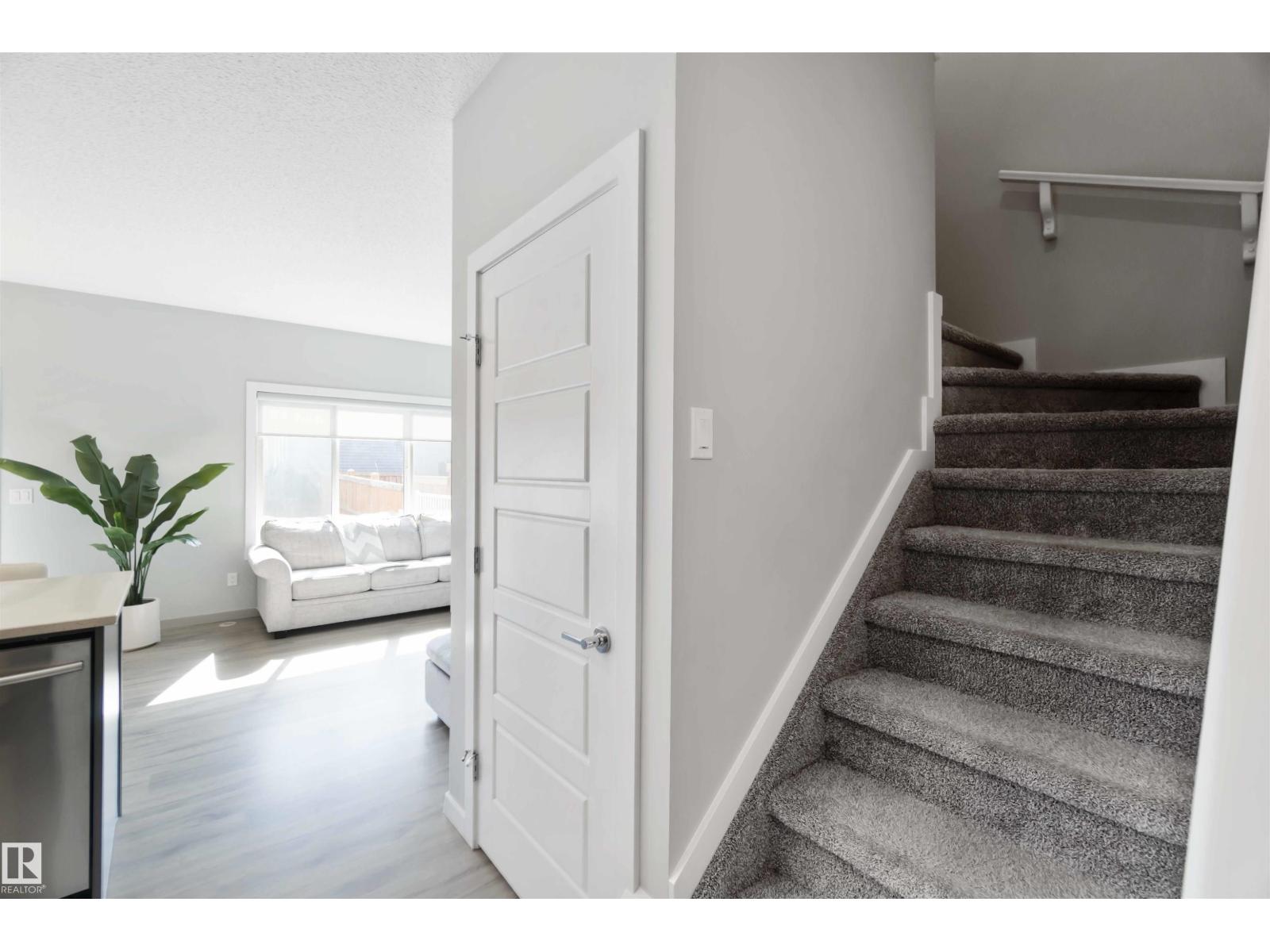 Photo 10 of 15847 22 Av Sw, Edmonton AB