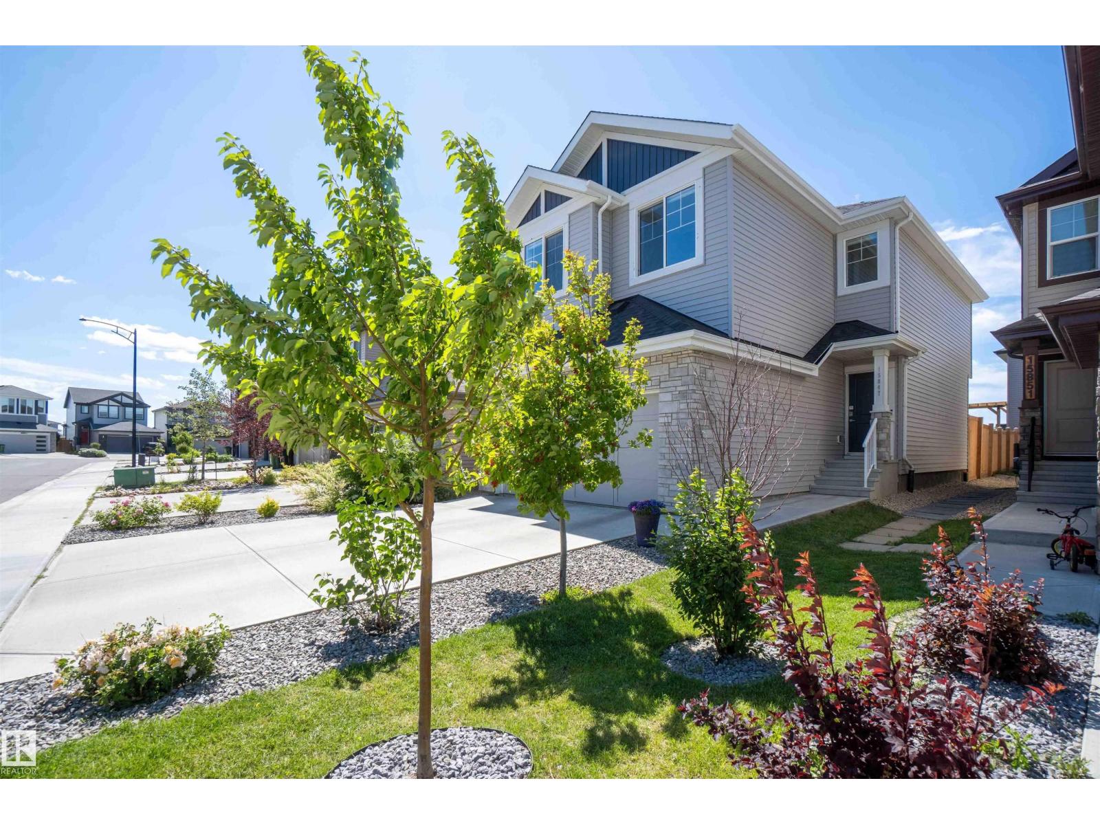 Photo 6 of 15847 22 Av Sw, Edmonton AB