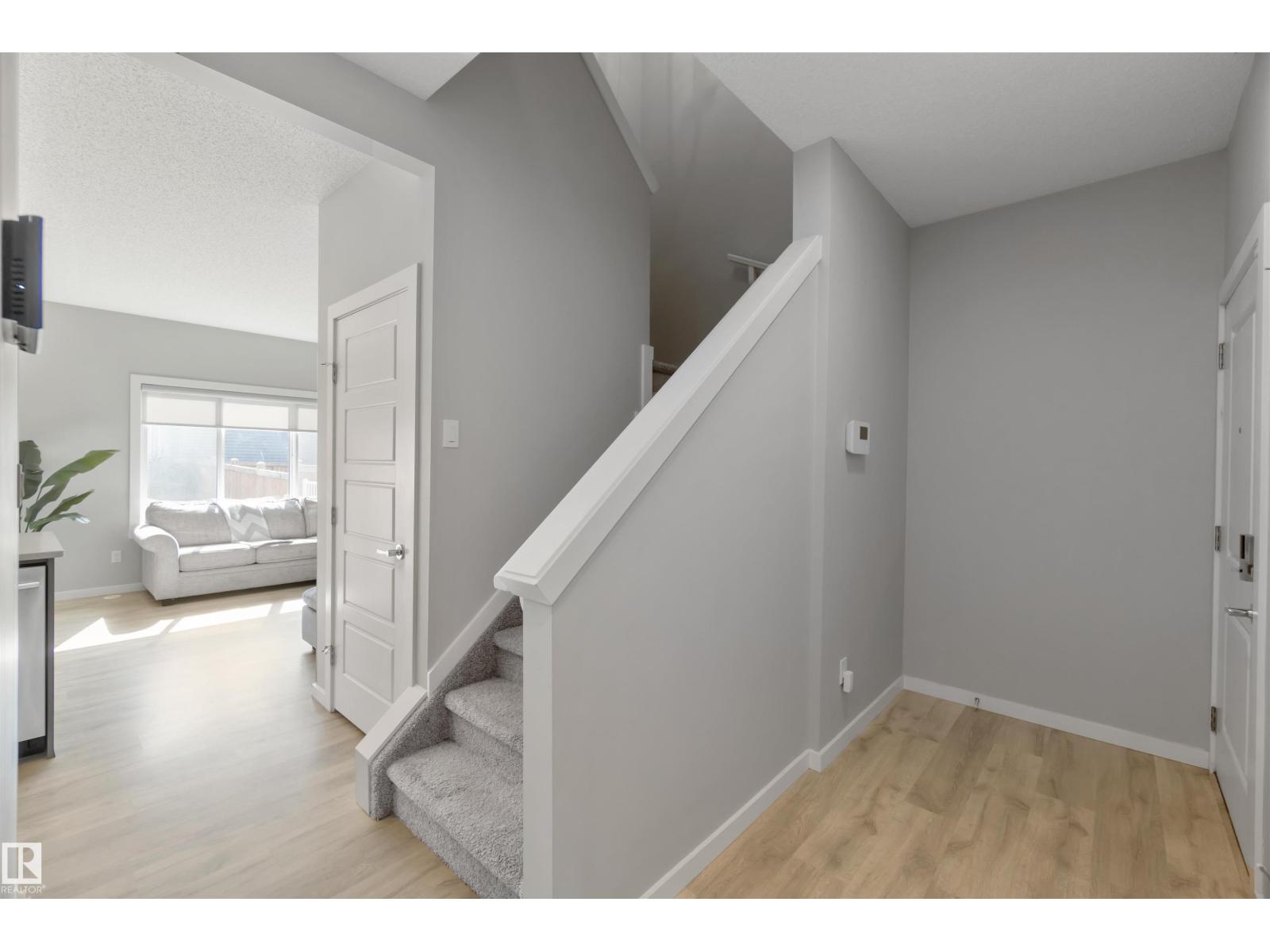 Photo 9 of 15847 22 Av Sw, Edmonton AB