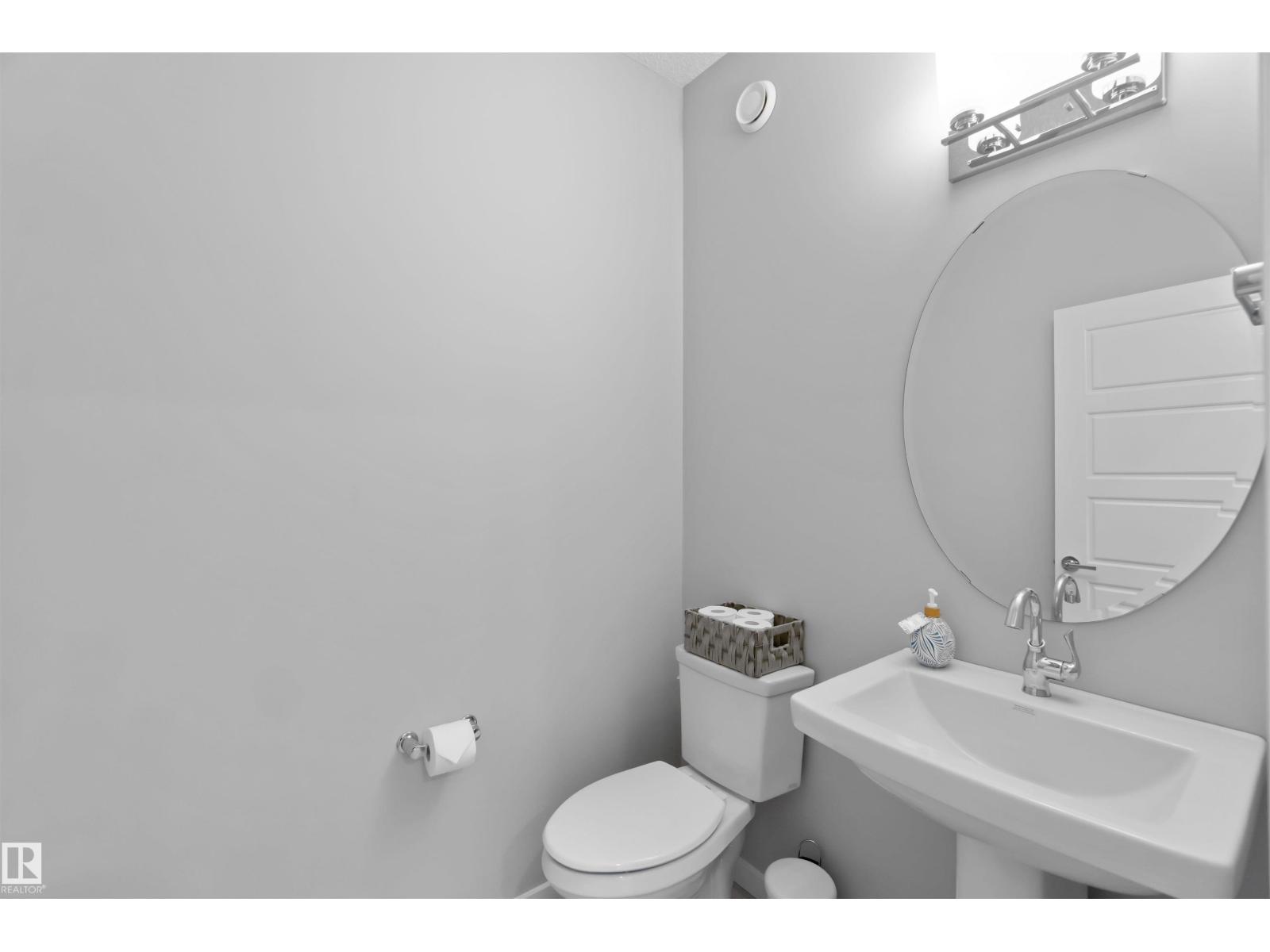 Photo 8 of 15847 22 Av Sw, Edmonton AB
