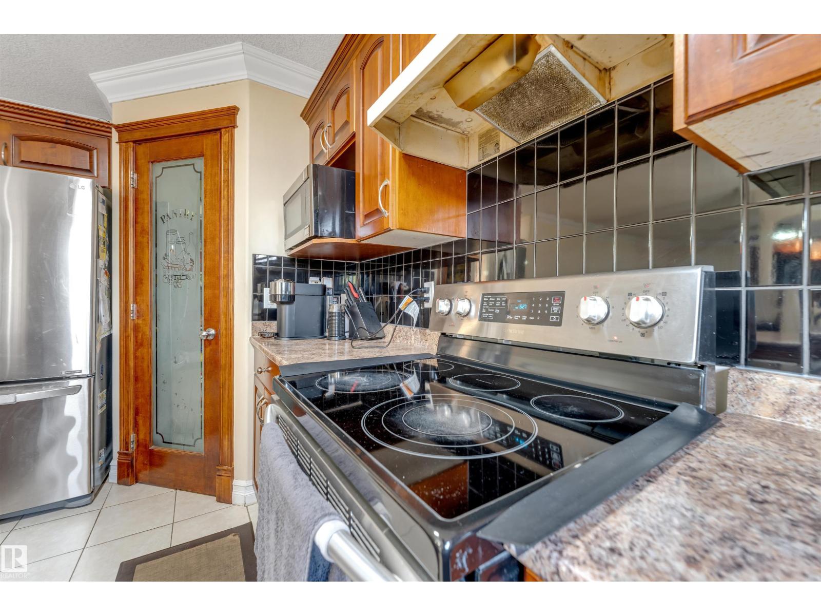 Photo 24 of 3015 24 Av Nw, Edmonton AB