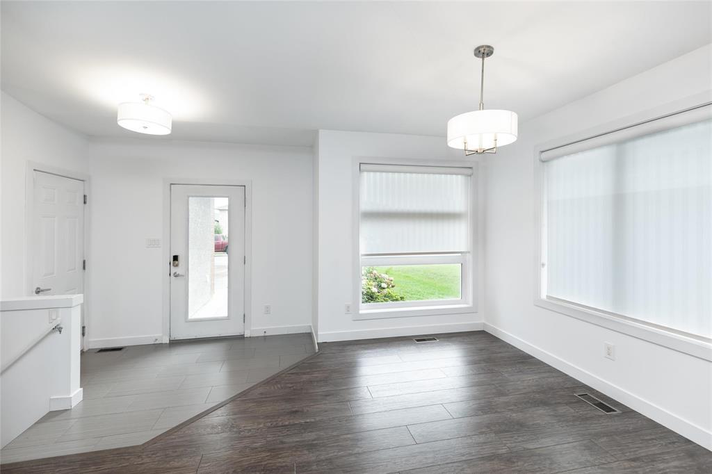Photo 5 of 6 Oriole Avenue, Steinbach MB
