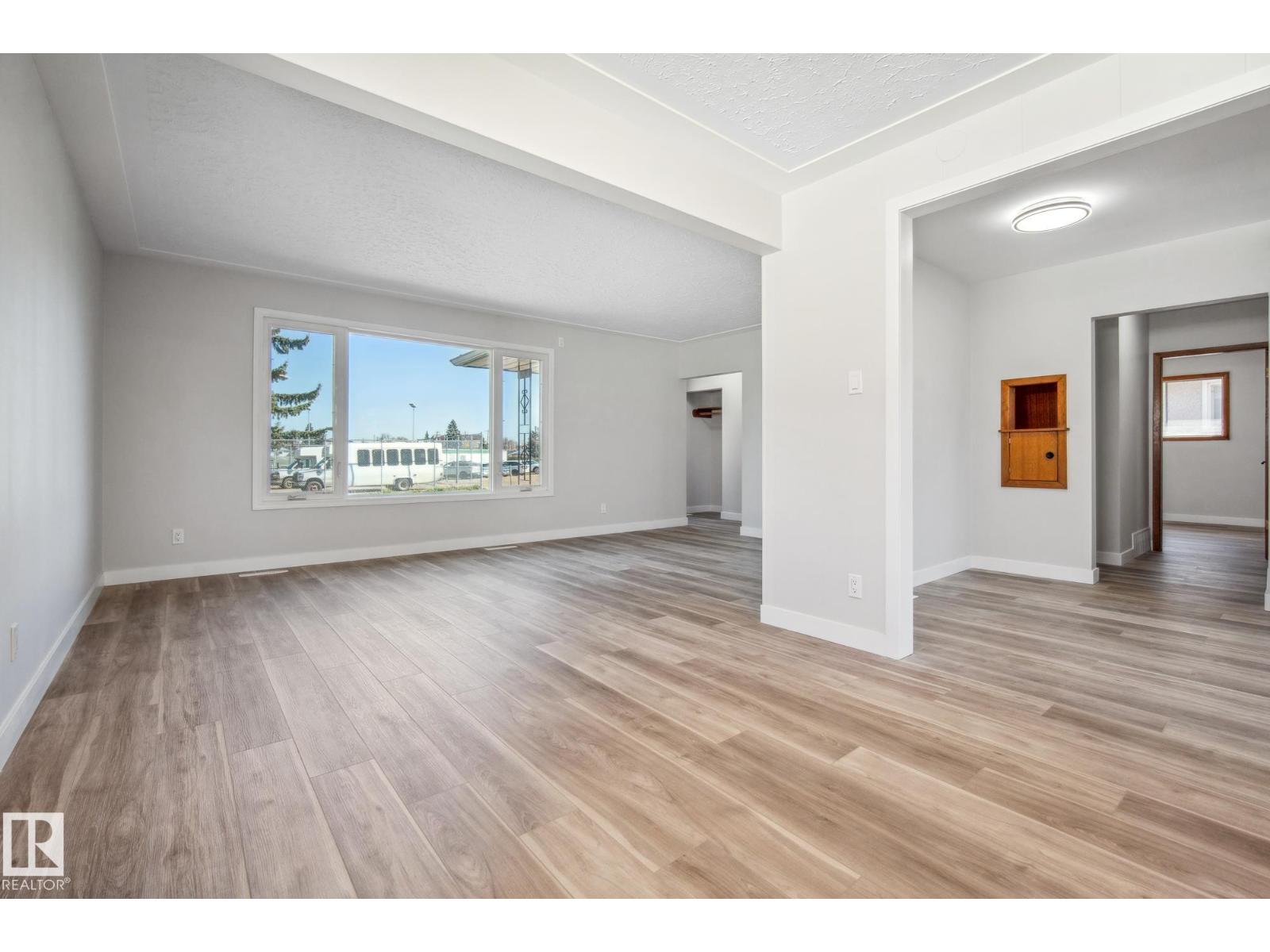 Photo 8 of 6007 95 Av Nw, Edmonton AB