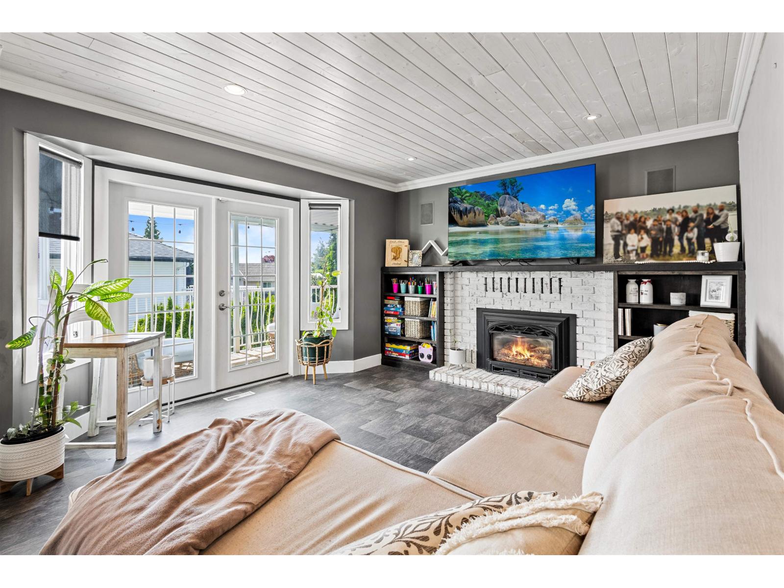 Photo 10 of 2300 Mountain Drive, Abbotsford BC