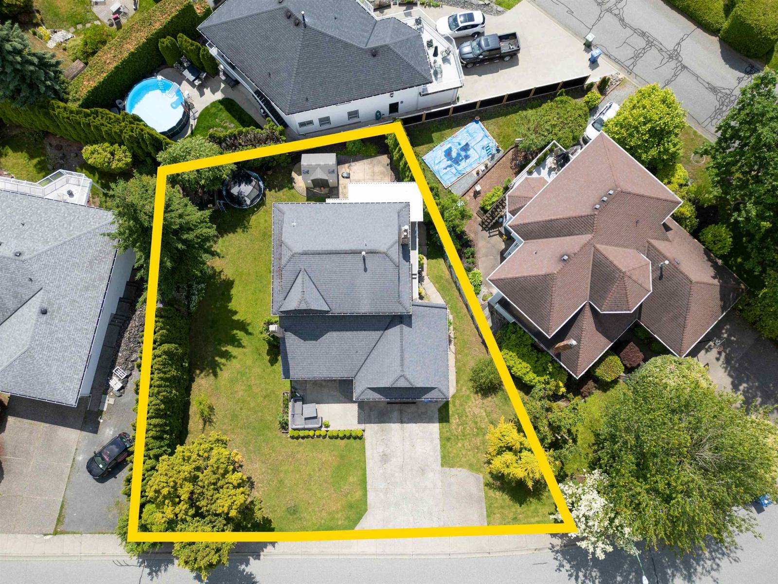 Photo 3 of 2300 Mountain Drive, Abbotsford BC