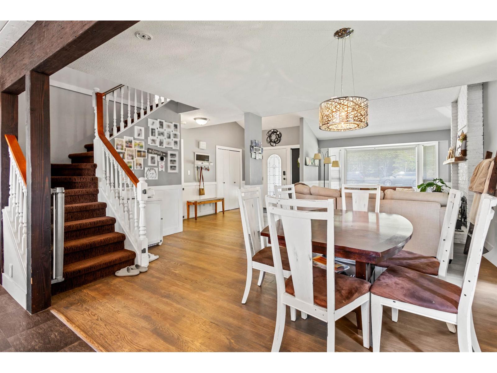 Photo 6 of 2300 Mountain Drive, Abbotsford BC