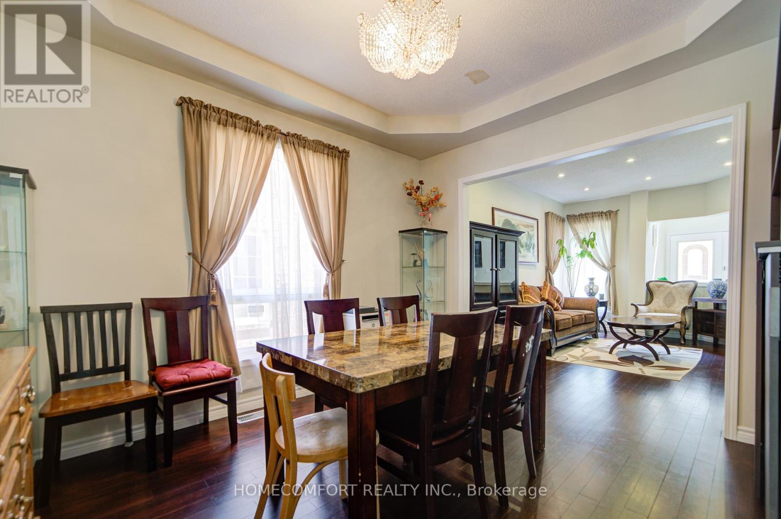 Photo 12 of 68 Redstone Road, Richmond Hill ON