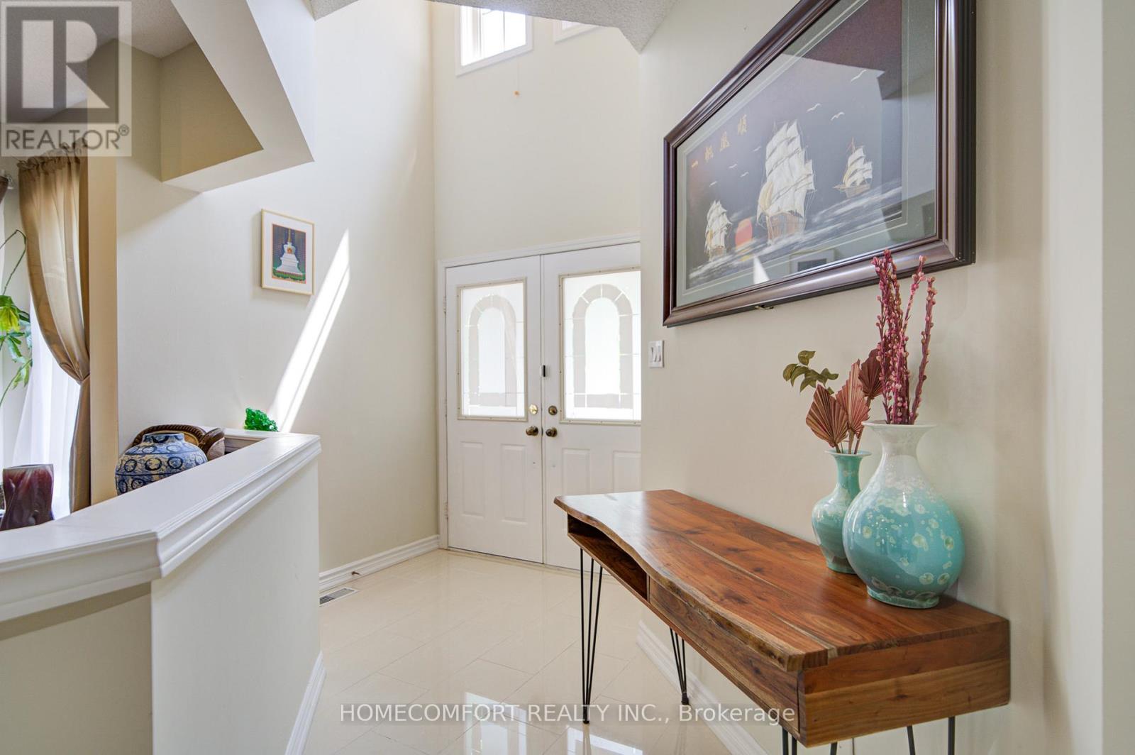 Photo 2 of 68 Redstone Road, Richmond Hill ON